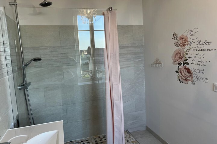 Room 32 of 45