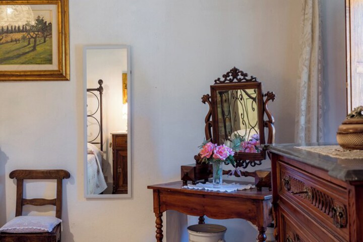 Room 7 of 49