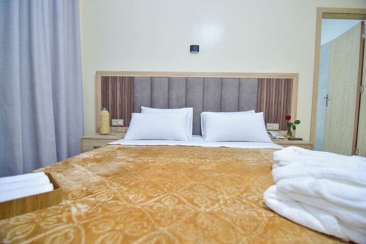 Room 37 of 60