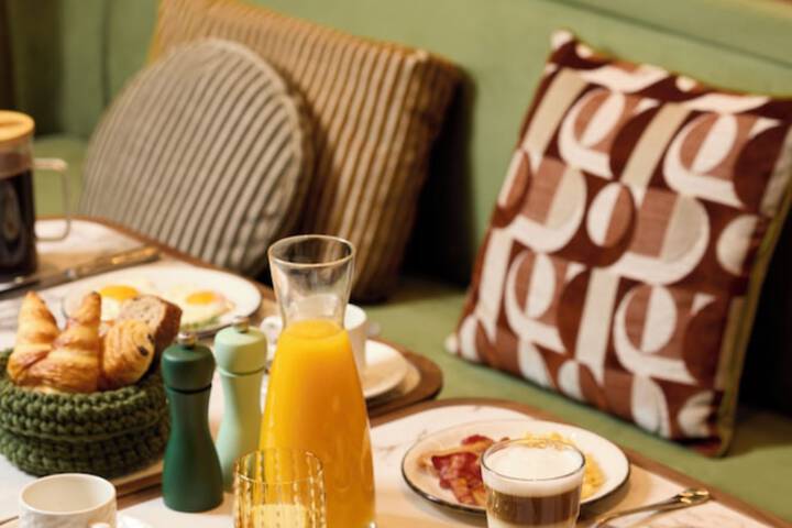 Breakfast/Coffee Service 105 of 135