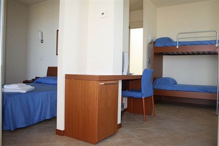 Room 11 of 37