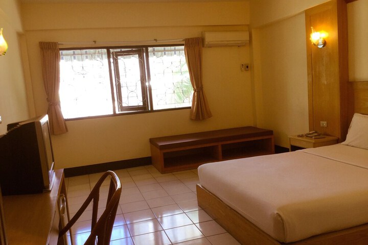 Room 9 of 50