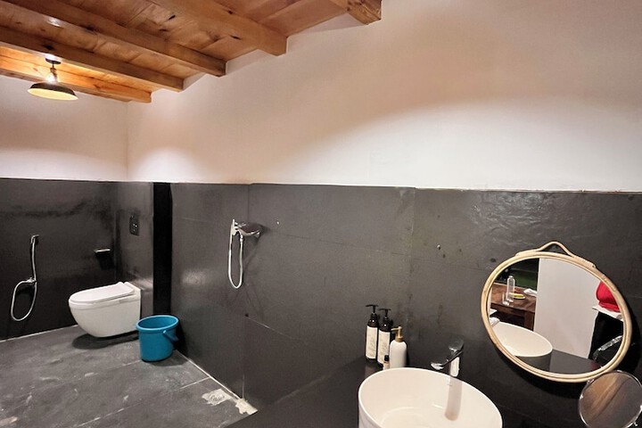 Room 10 of 16