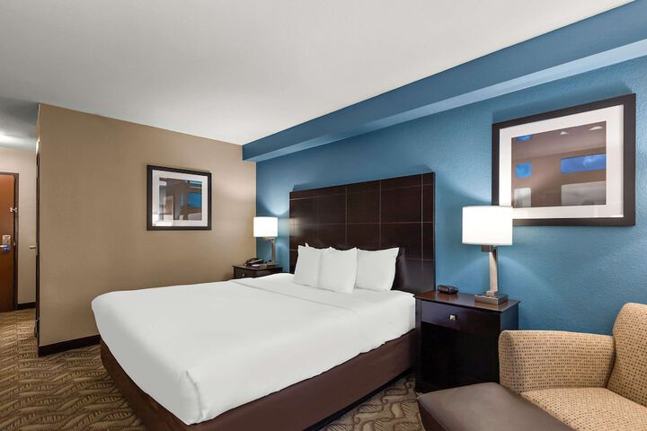 Standard King Bed Accessible (1 of 18)