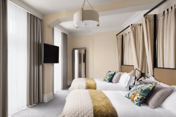 Room 27 of 224