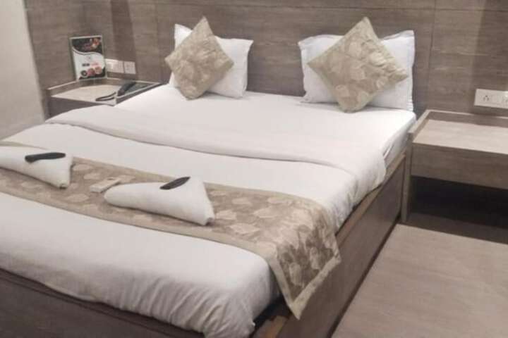 Room 4 of 10