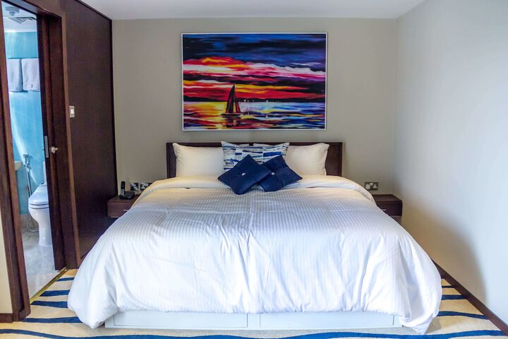 Room 4 of 72