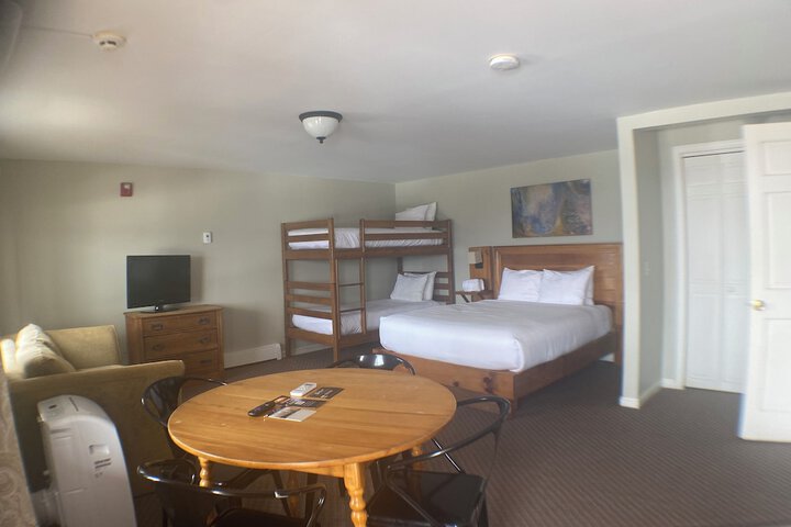 1 Queen Bed (79 of 80)