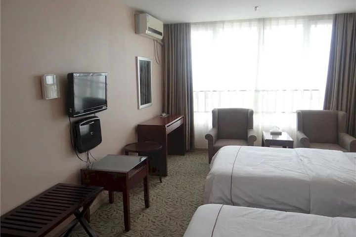 Room 6 of 11