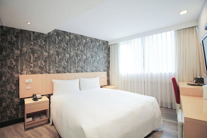 Room 28 of 54