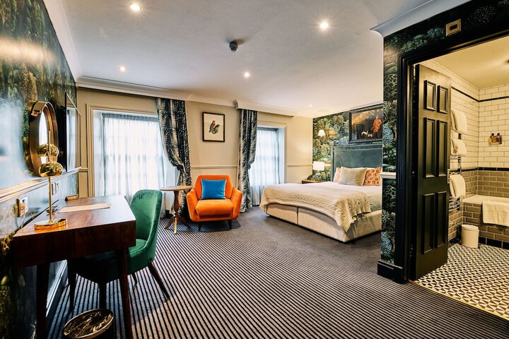 Room 34 of 107