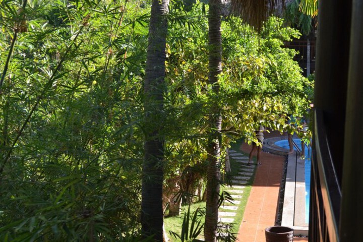 Hotel Exterior 33 of 46