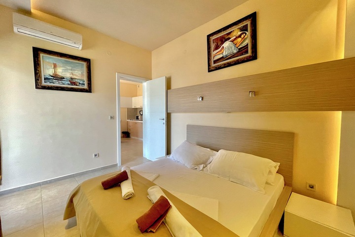Room 18 of 119