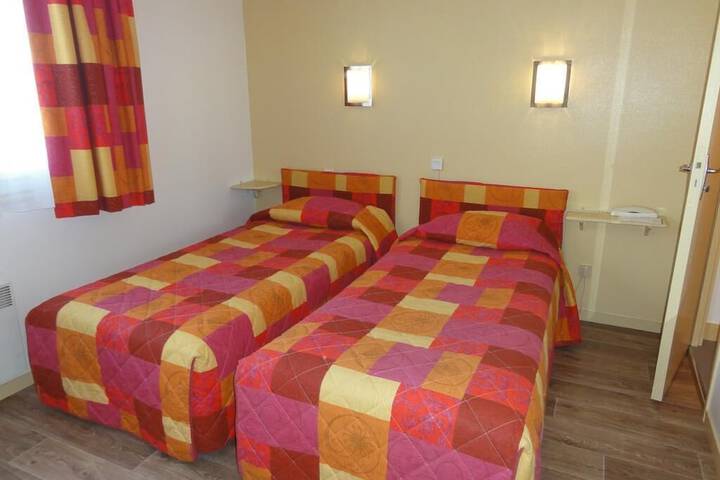 Room 4 of 25