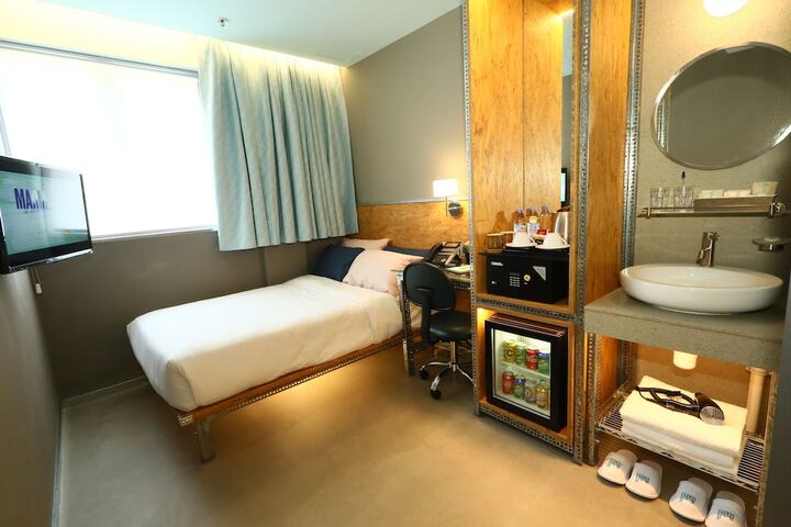Room 7 of 40