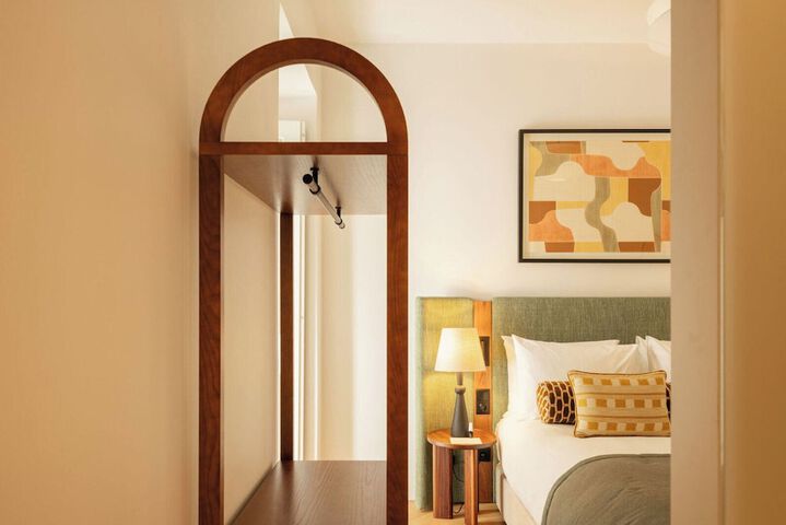 Room 12 of 193