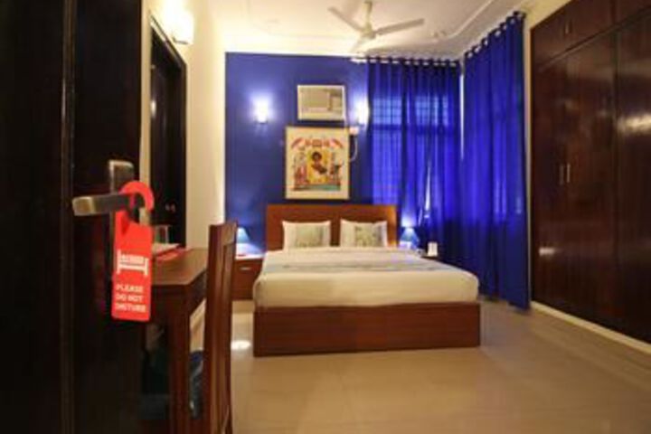 Room 4 of 27