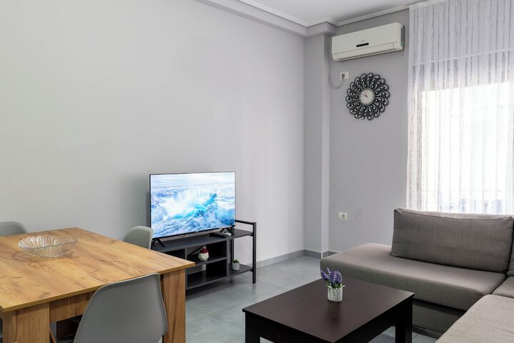 Room 102 of 175