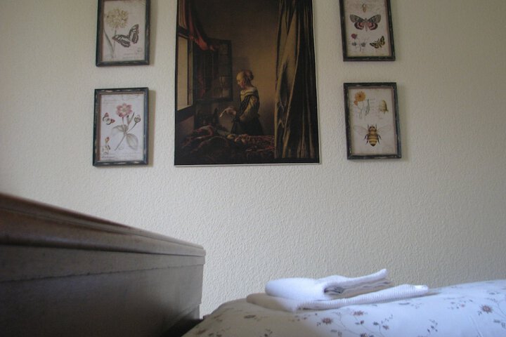 Room 5 of 32