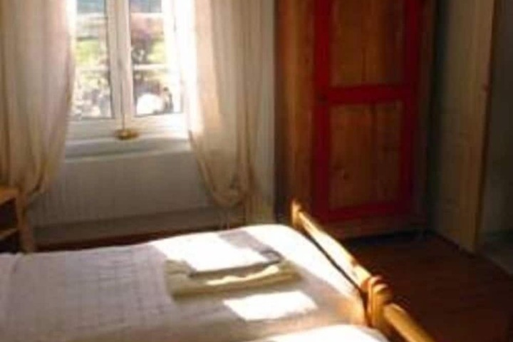 Room 2 of 31