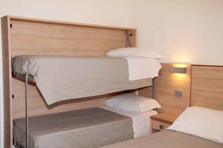Room 9 of 37