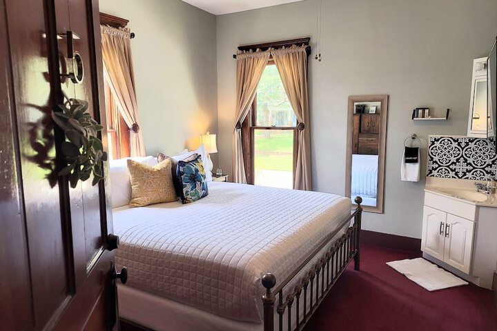 Room 10 of 38