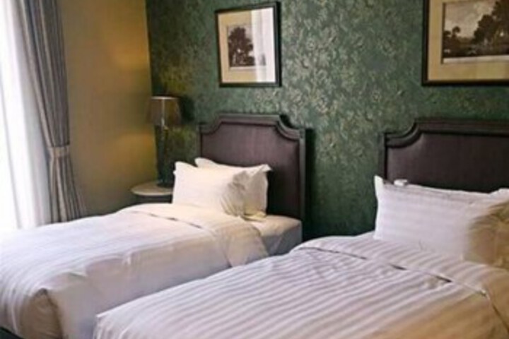 Room 27 of 28