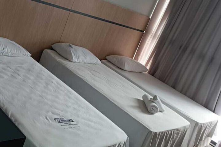 Room 7 of 14
