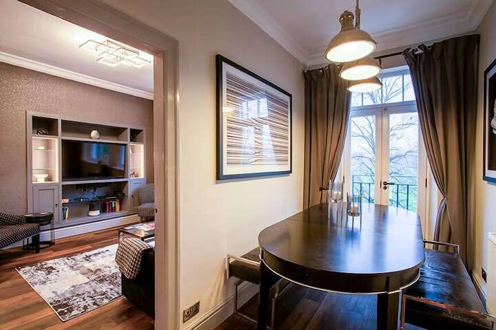 Room 27 of 60