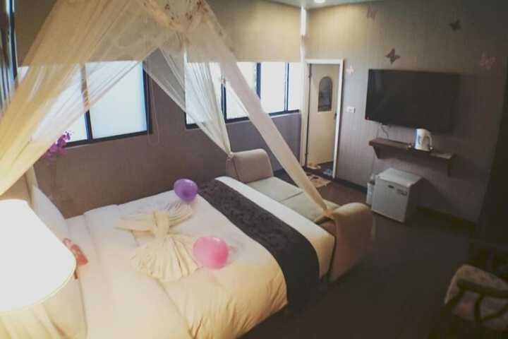 Room 19 of 34