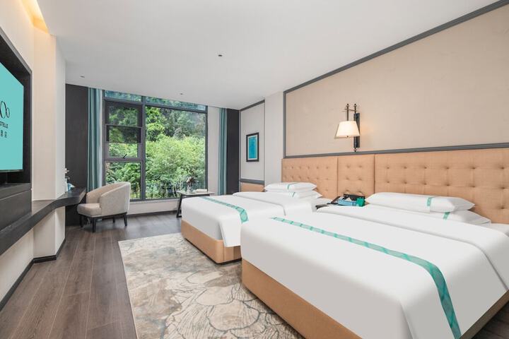 Room 6 of 25