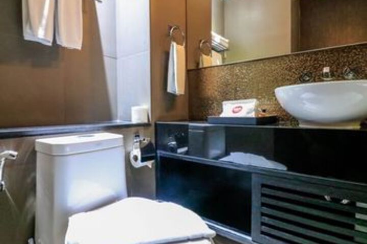 Room 2 of 43