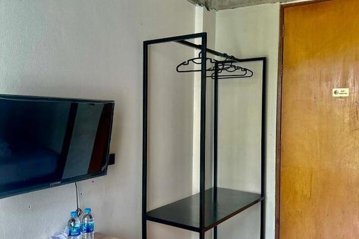 Room 9 of 34