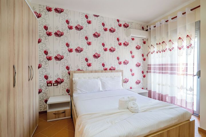 Room 9 of 77