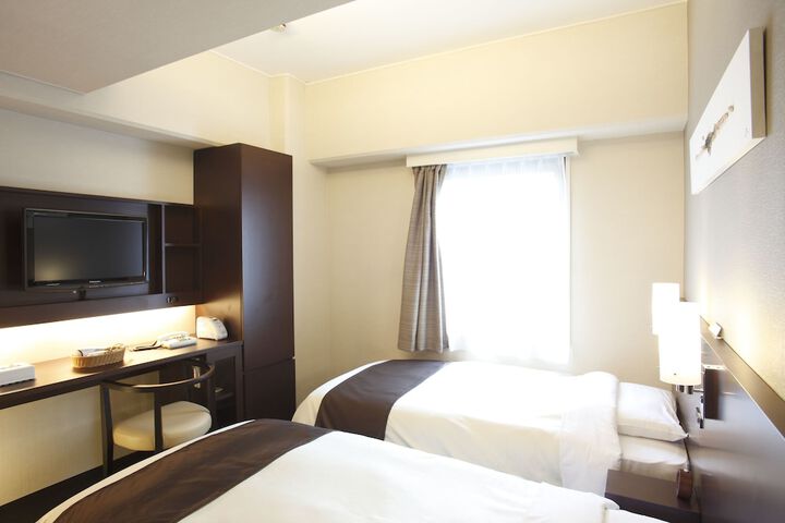Room 7 of 100