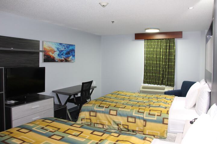 2 Queen Beds (6 of 12)