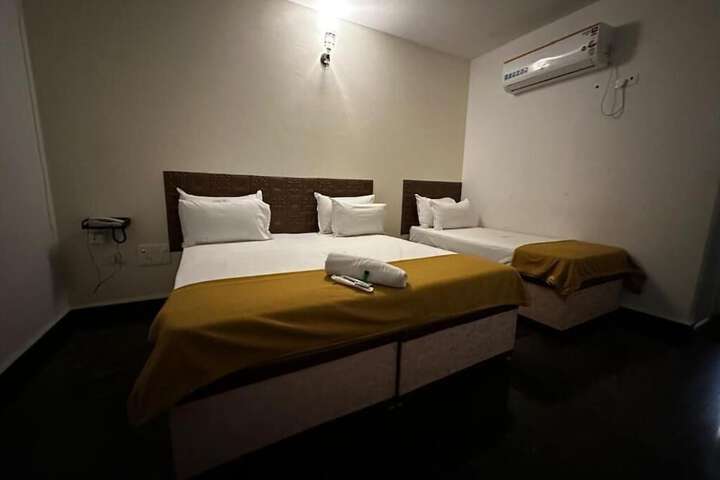 Room 6 of 16