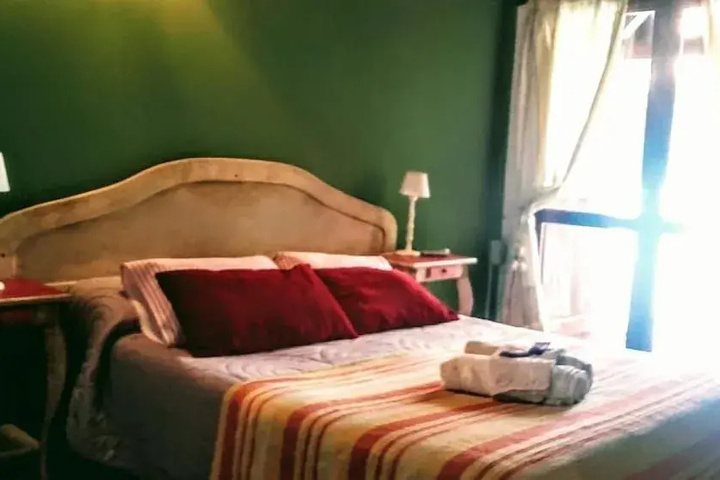 Room 6 of 8