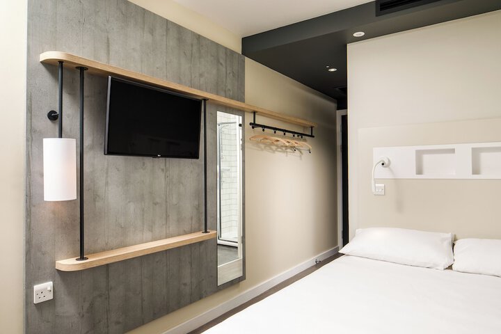 Room 7 of 42