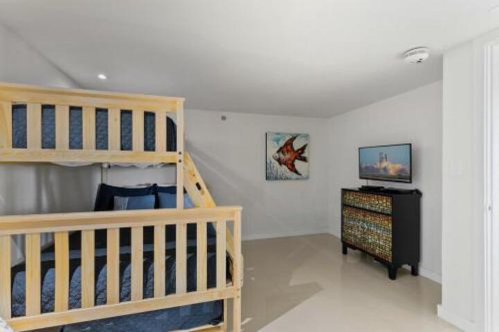 Image of Enjoy a perfect bayview Beachfront resort with shared pools