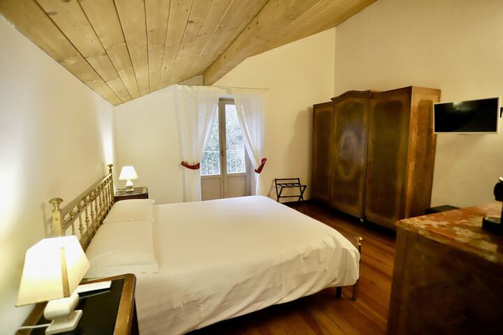 Room 28 of 93