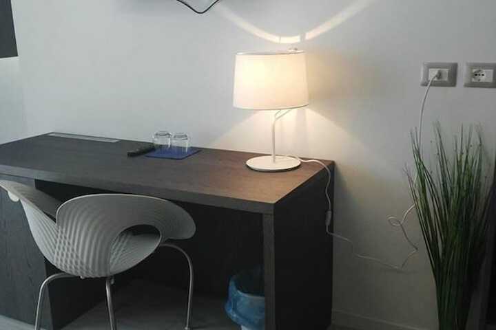 Room 10 of 18