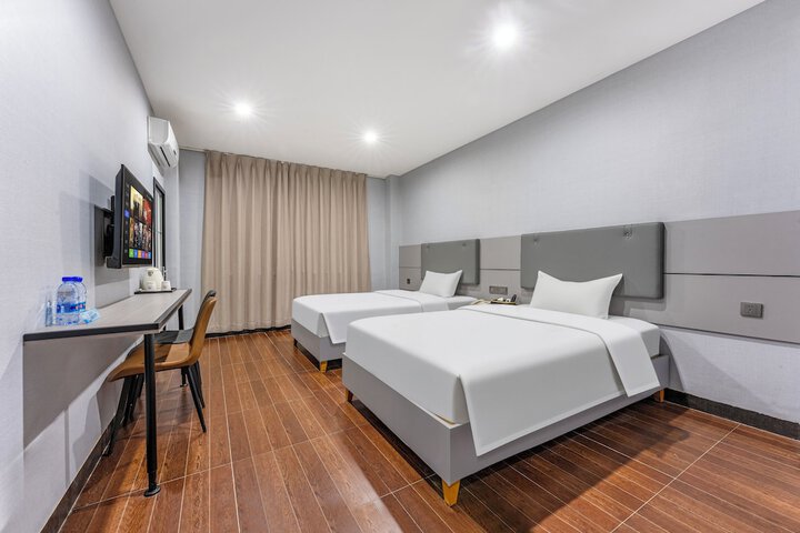 Room 15 of 44