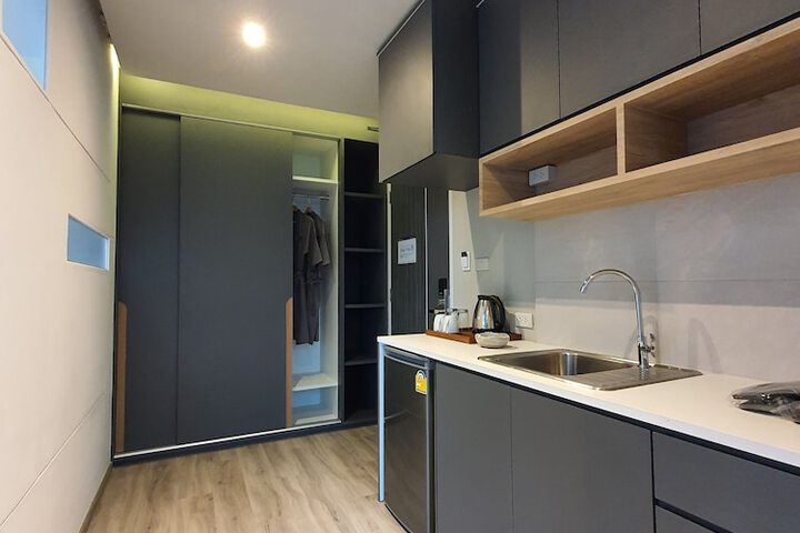 Room 7 of 18