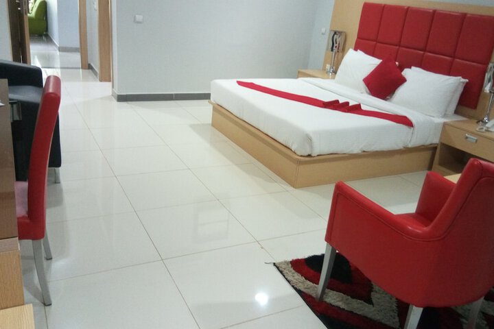 Room 10 of 16