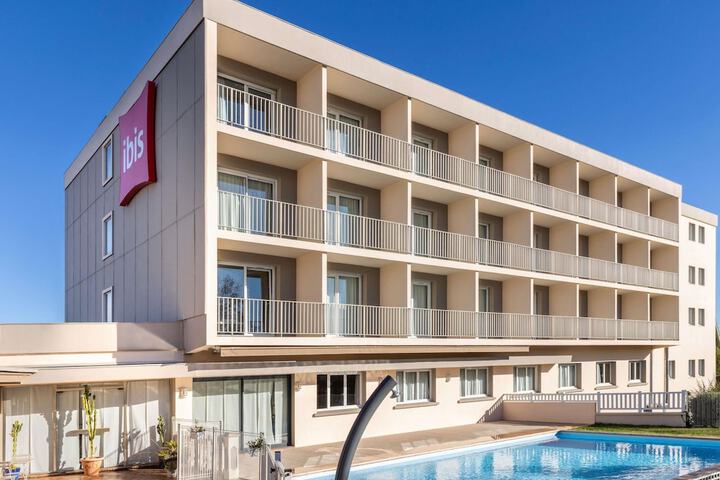 Hotel Pool