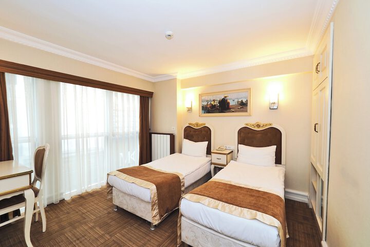 Room 7 of 61