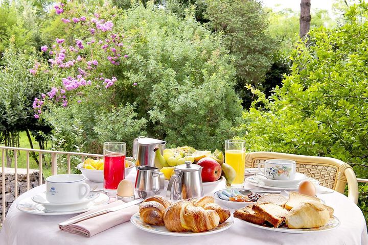 Breakfast/Coffee Service 22 of 32