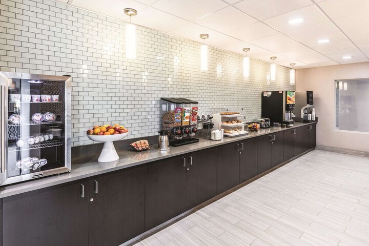 Breakfast/Coffee Service 27 of 35