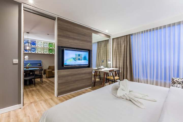 Room 6 of 98
